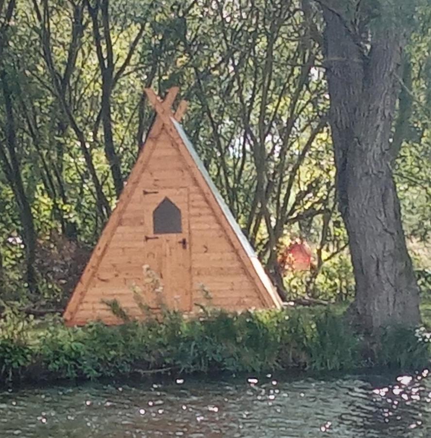 "George'S" Lakeside Wooden Tipi Hotel Clare Ngoại thất bức ảnh