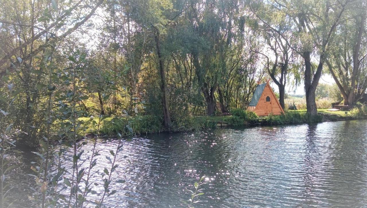 "George'S" Lakeside Wooden Tipi Hotel Clare Ngoại thất bức ảnh