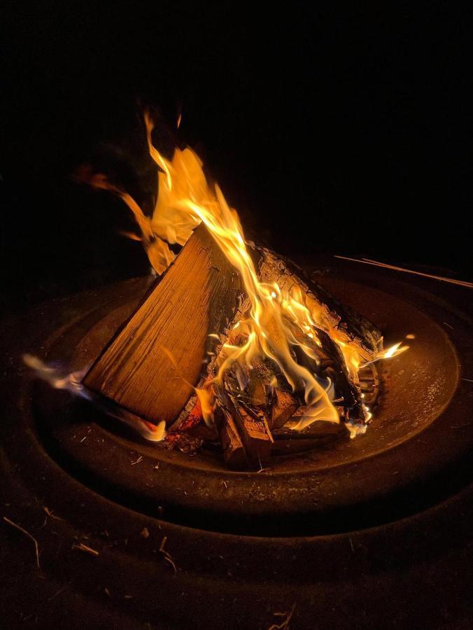 "George'S" Lakeside Wooden Tipi Hotel Clare Ngoại thất bức ảnh